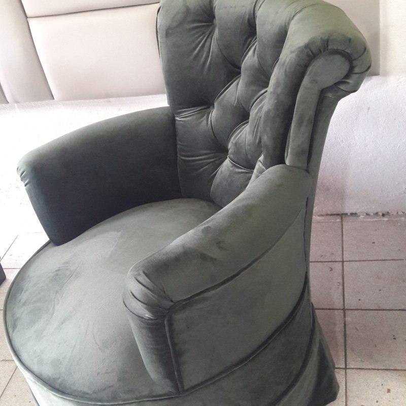 Poltrona boneca captonê em tecido veludo verde